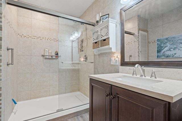 111 Lakeview Street, Hollister, MO 65672