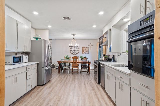 111 Lakeview Street, Hollister, MO 65672