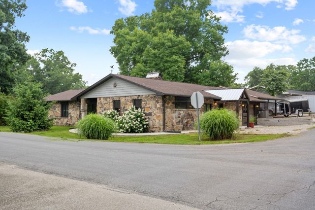 111 Lakeview Street, Hollister, MO 65672