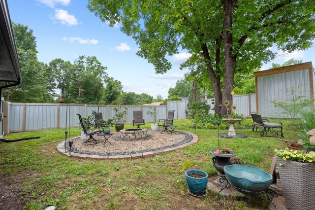 111 Lakeview Street, Hollister, MO 65672