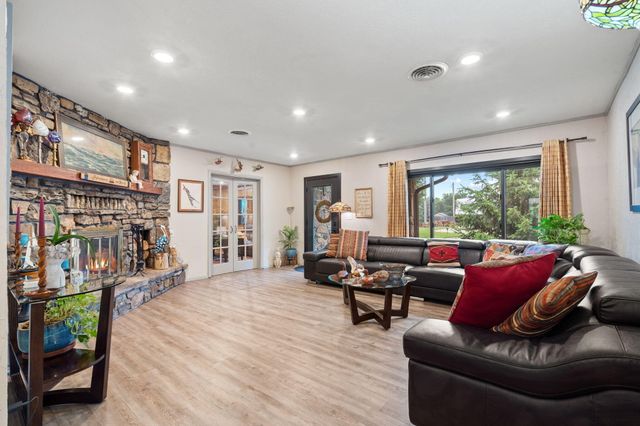 111 Lakeview Street, Hollister, MO 65672