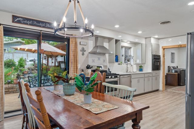 111 Lakeview Street, Hollister, MO 65672