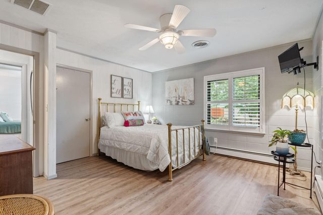 111 Lakeview Street, Hollister, MO 65672