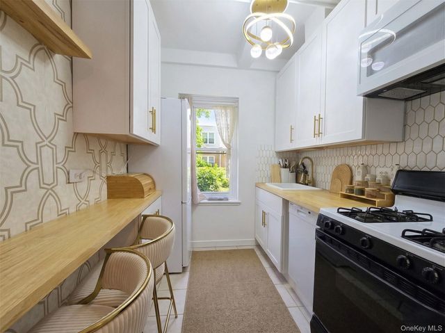 147-15 Village 31 GD, Briarwood, NY 11435