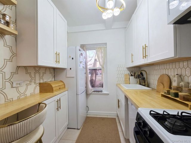 147-15 Village 31 GD, Briarwood, NY 11435