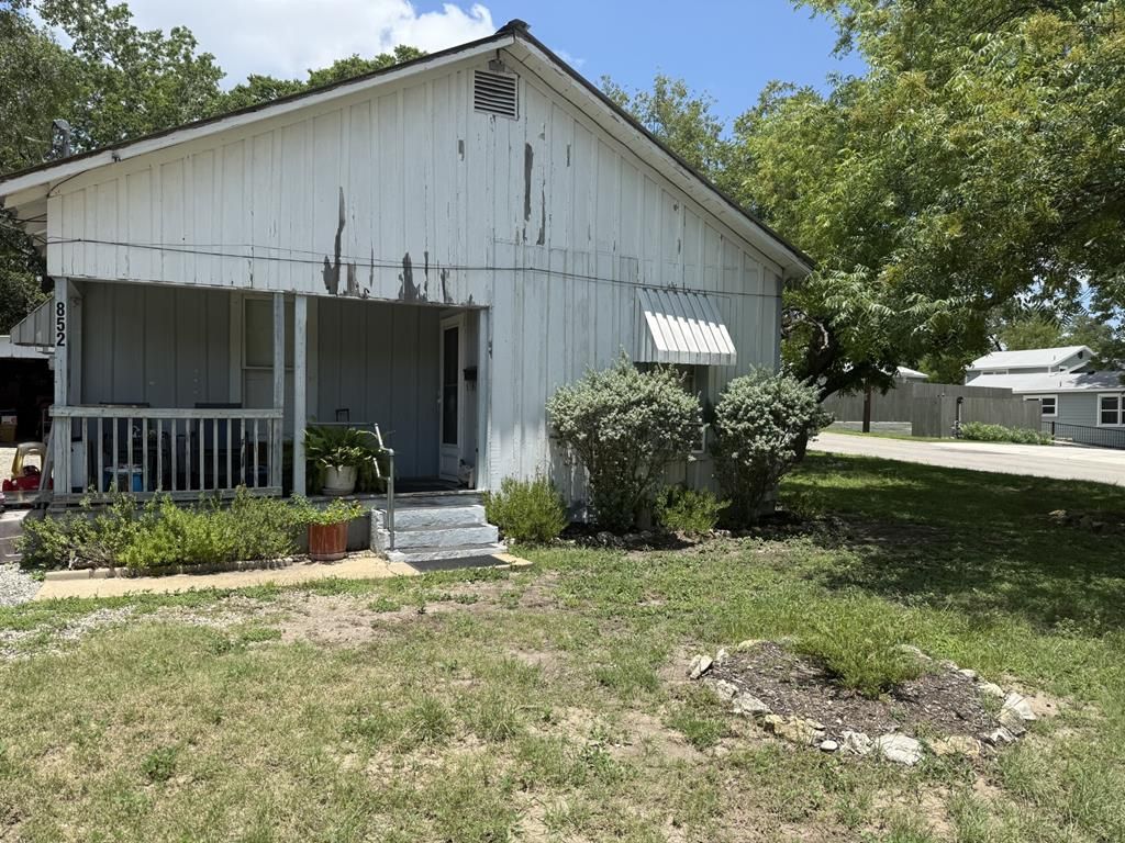 852 Tivy St, Kerrville, TX 78028