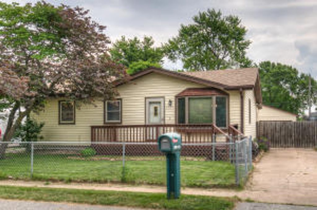 4321 N 14TH Street, Carter Lake, IA 51510