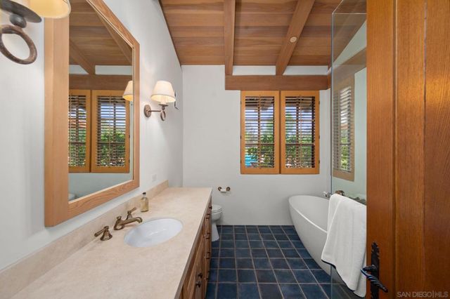 6002 Paseo Valencia, Rancho Santa Fe, CA 92067