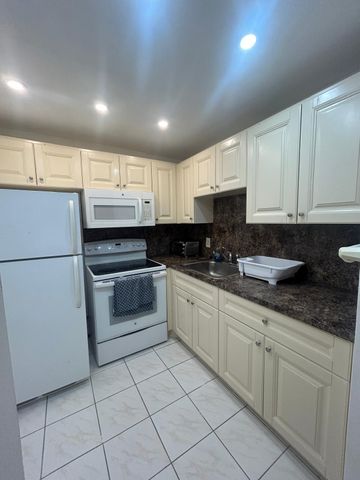 138 Markham G, Deerfield Beach, FL 33442