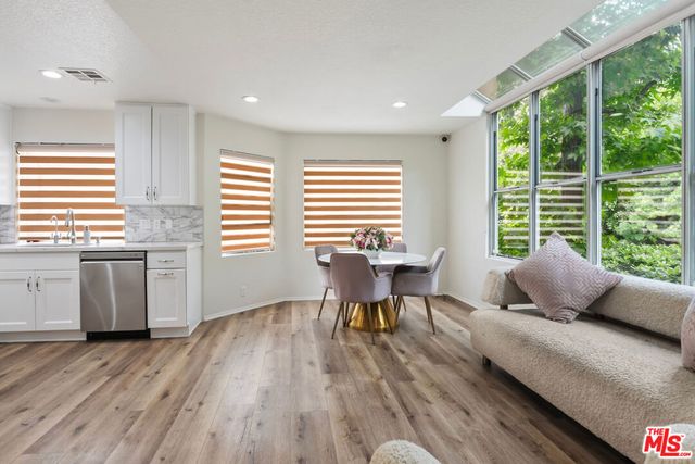 18730 Hatteras Street 25, Tarzana, CA 91356
