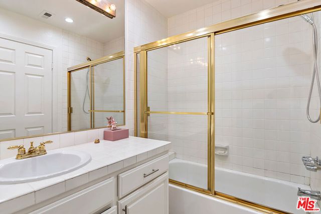 18730 Hatteras Street 25, Tarzana, CA 91356