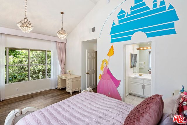 18730 Hatteras Street 25, Tarzana, CA 91356