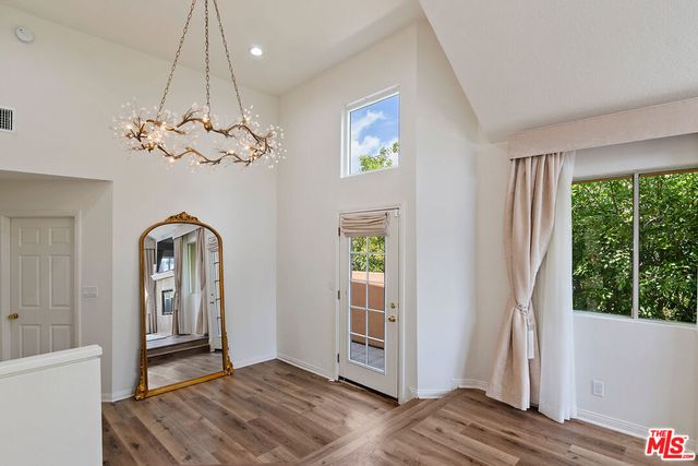 18730 Hatteras Street 25, Tarzana, CA 91356