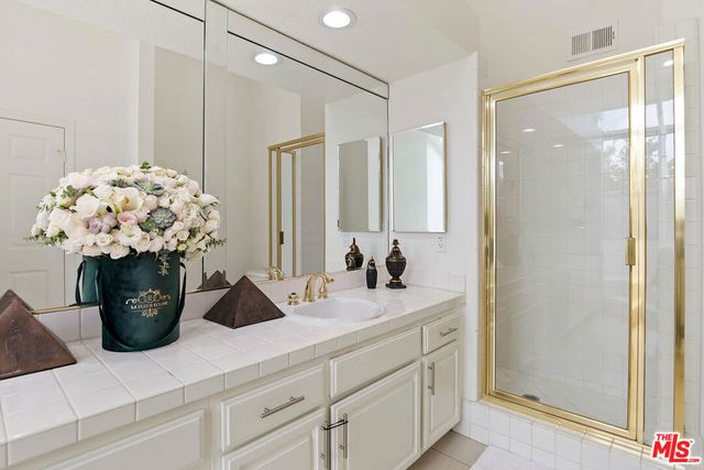 18730 Hatteras Street 25, Tarzana, CA 91356
