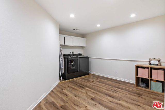 18730 Hatteras Street 25, Tarzana, CA 91356