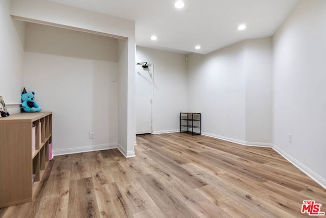 18730 Hatteras Street 25, Tarzana, CA 91356