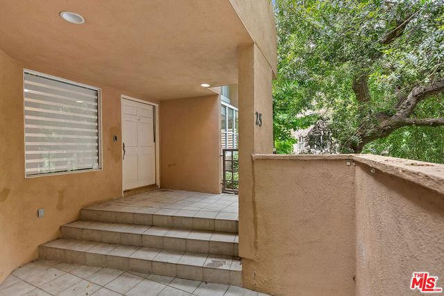 18730 Hatteras Street 25, Tarzana, CA 91356