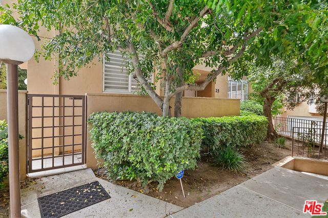18730 Hatteras Street 25, Tarzana, CA 91356