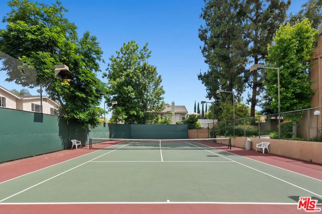 18730 Hatteras Street 25, Tarzana, CA 91356