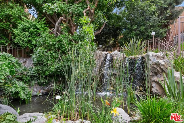 18730 Hatteras Street 25, Tarzana, CA 91356