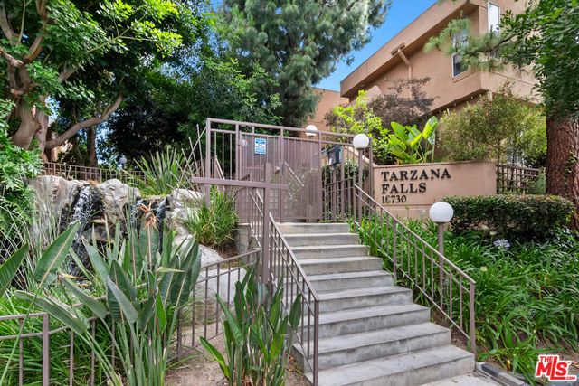 18730 Hatteras Street 25, Tarzana, CA 91356
