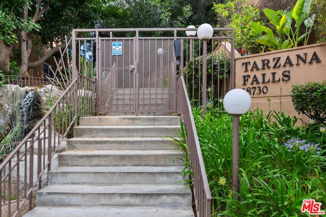 18730 Hatteras Street 25, Tarzana, CA 91356