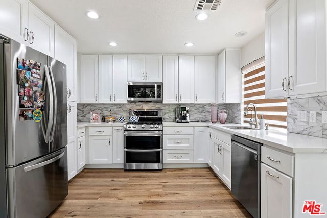 18730 Hatteras Street 25, Tarzana, CA 91356