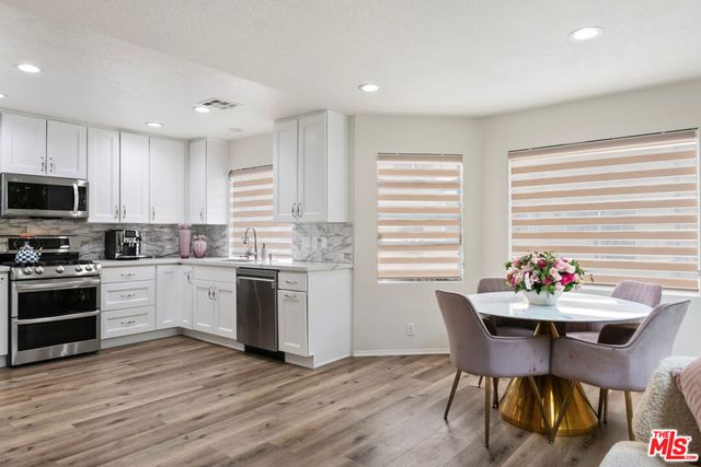 18730 Hatteras Street 25, Tarzana, CA 91356
