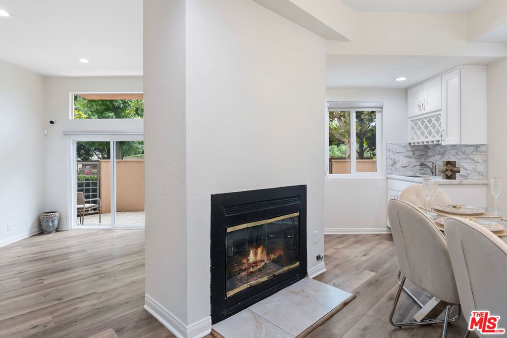 18730 Hatteras Street 25, Tarzana, CA 91356 — photo 2