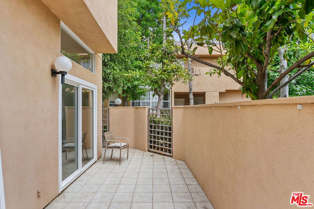 18730 Hatteras Street 25, Tarzana, CA 91356 — photo 4
