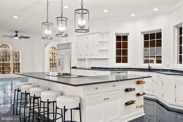 8 GLENBERRY CT, Phoenix, MD 21131