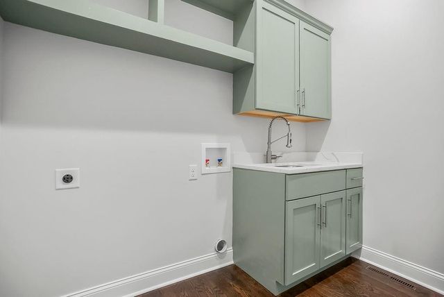 2803 W 73rd Terrace, Prairie Village, KS 66208