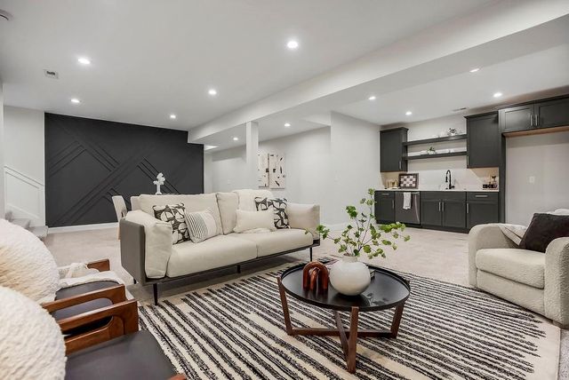 2803 W 73rd Terrace, Prairie Village, KS 66208