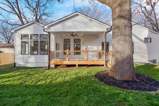 2803 W 73rd Terrace, Prairie Village, KS 66208