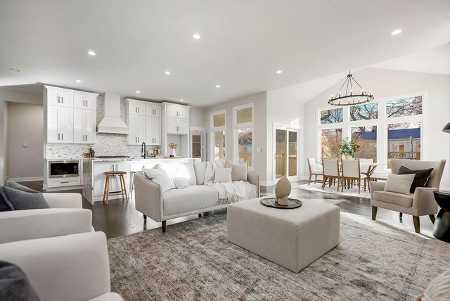 2803 W 73rd Terrace, Prairie Village, KS 66208