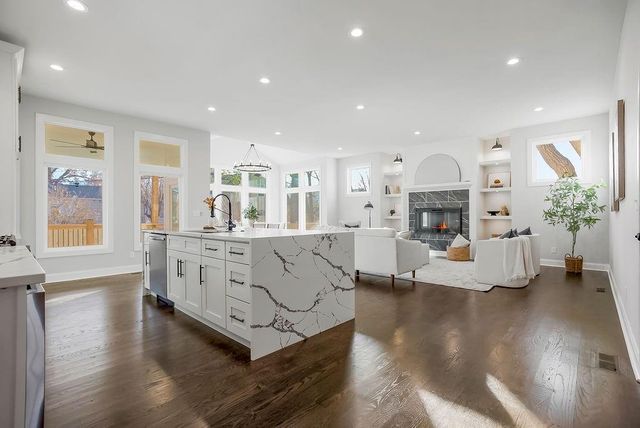 2803 W 73rd Terrace, Prairie Village, KS 66208