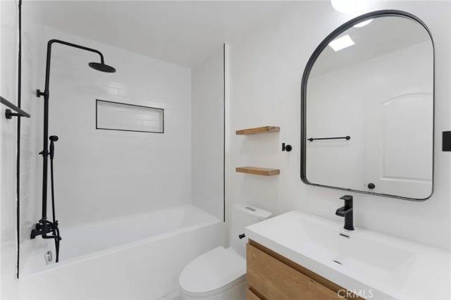 2740 S Sycamore, Los Angeles, CA 90016