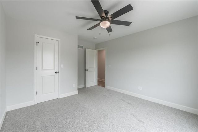 992 Sicklebar Drive, Peculiar, MO 64078
