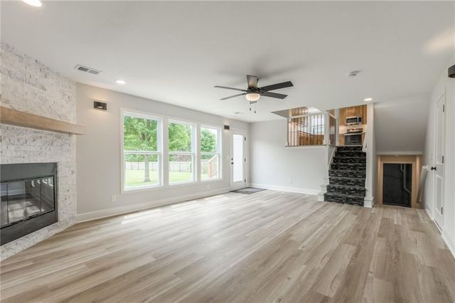 992 Sicklebar Drive, Peculiar, MO 64078