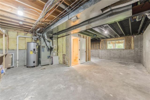 992 Sicklebar Drive, Peculiar, MO 64078