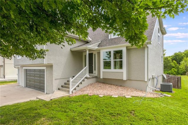 992 Sicklebar Drive, Peculiar, MO 64078