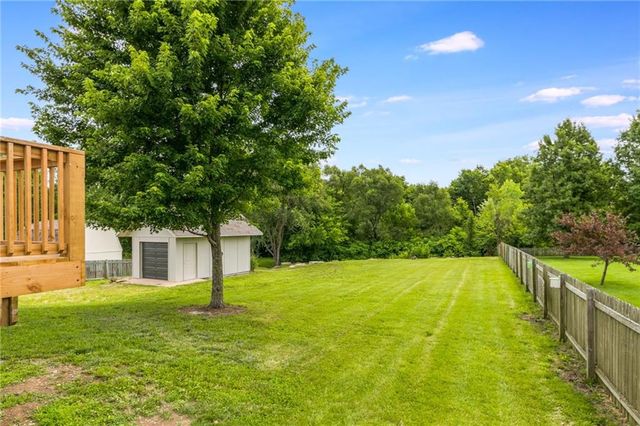 992 Sicklebar Drive, Peculiar, MO 64078
