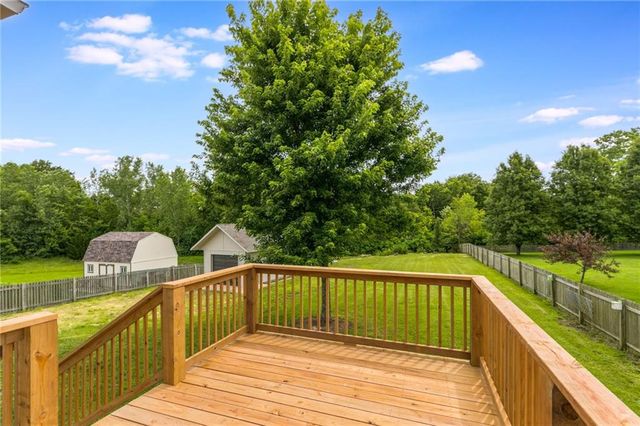 992 Sicklebar Drive, Peculiar, MO 64078