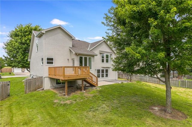 992 Sicklebar Drive, Peculiar, MO 64078