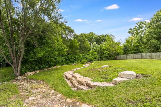 992 Sicklebar Drive, Peculiar, MO 64078
