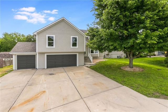 992 Sicklebar Drive, Peculiar, MO 64078