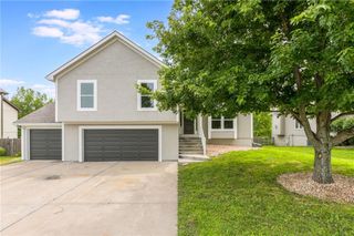 992 Sicklebar Drive, Peculiar, MO 64078