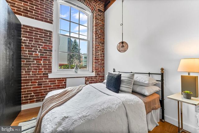 320 RACE ST #1, Philadelphia, PA 19106