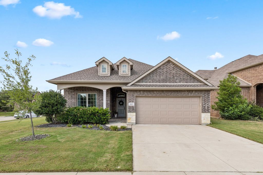 4601 Lazy Oaks Street, Fort Worth, TX 76244