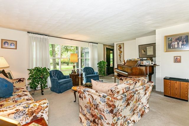 23 Russell Circle, Natick, MA 01760
